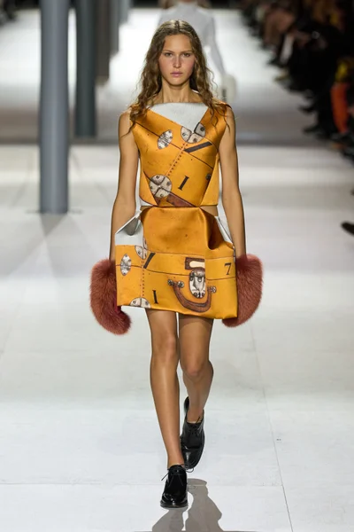 Look 8
